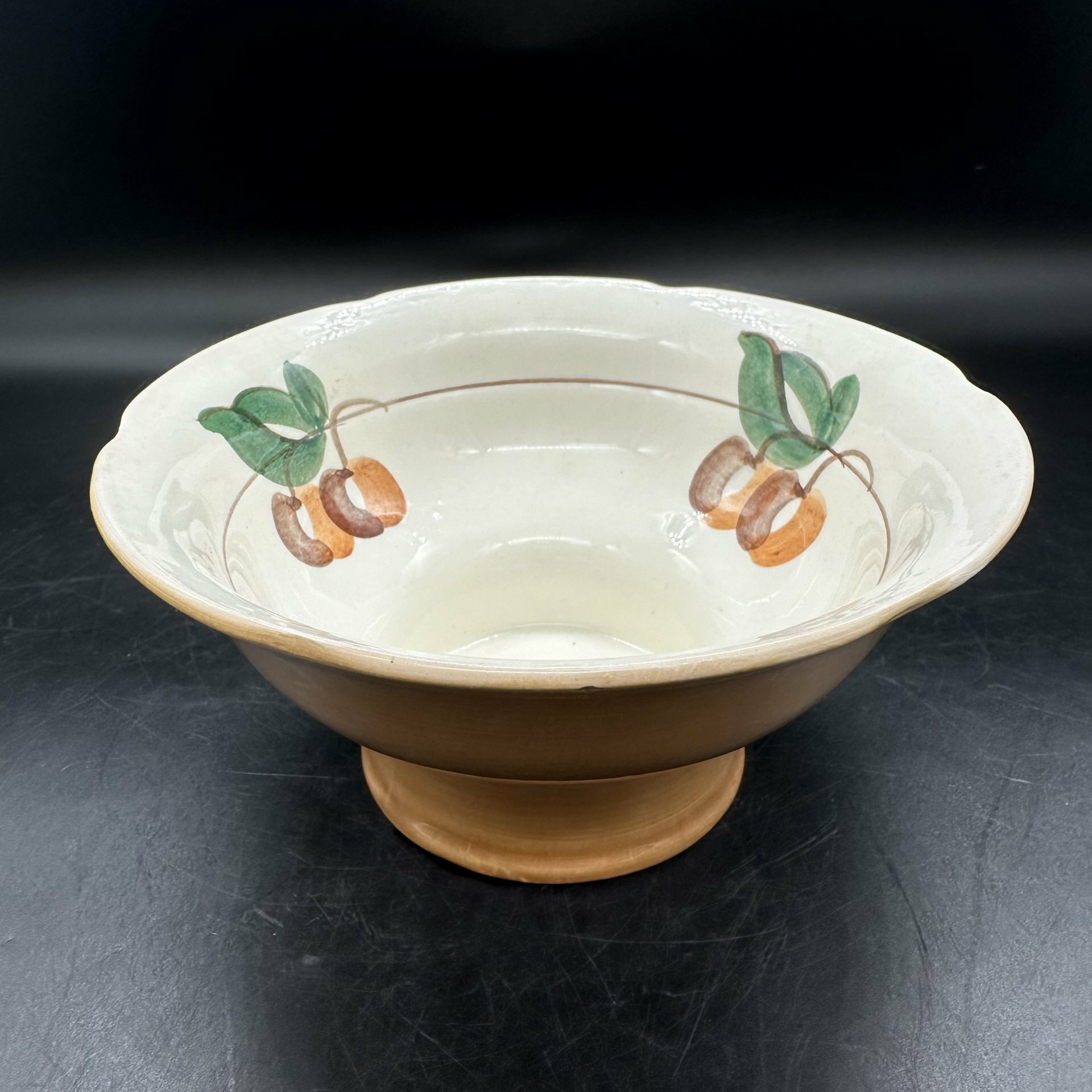 фото Ваза на ножке с растительным декором, фаянс, роспись