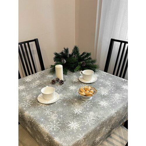 Скатерть праздничная / текстильная / водоотталкивающая с тефлоновой пропиткой / Новогодние снежинки серебро / 170*170см/ Duck