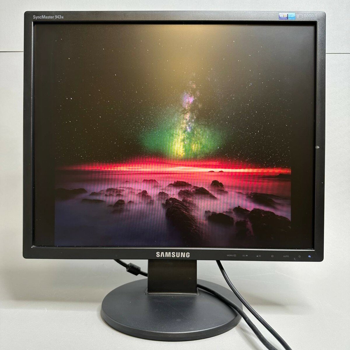 19" Монитор Samsung SyncMaster 943N, 1280x1024, 75 Гц, TN черный