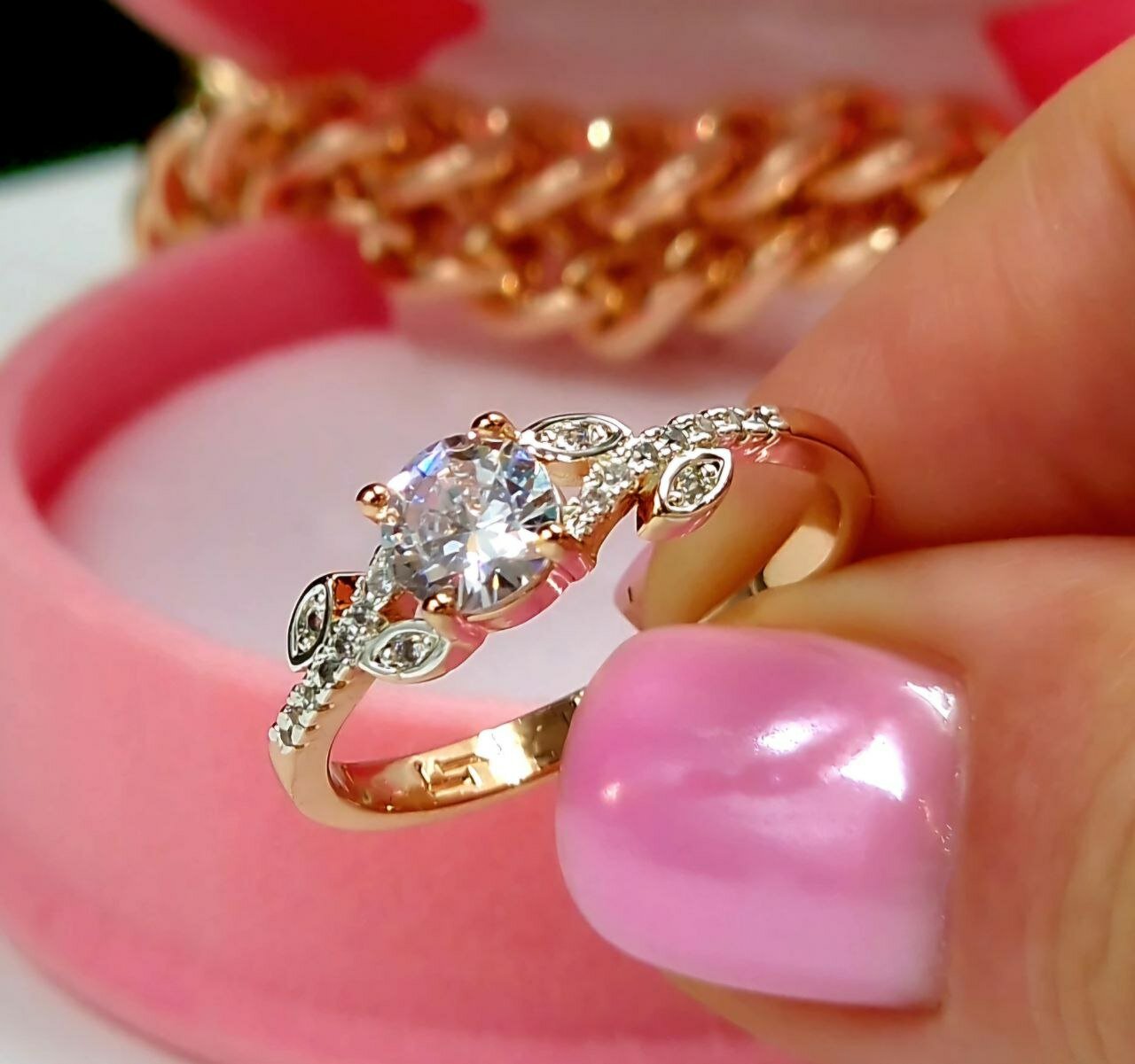 Кольцо, фианит