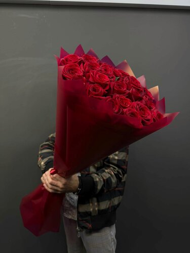 Изображение товара Букет 25 роз 100 см красные / Длинные (Гигантские) Розы / Доставка Цветов / 25 роз, 100 см (1 метр), высокие
