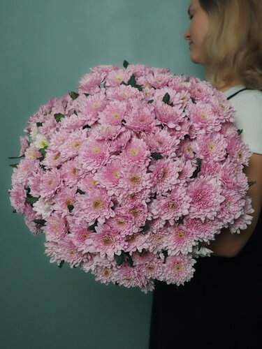 Изображение товара Сиреневое очарование — нежный букет живых цветов из кустовых хризантем