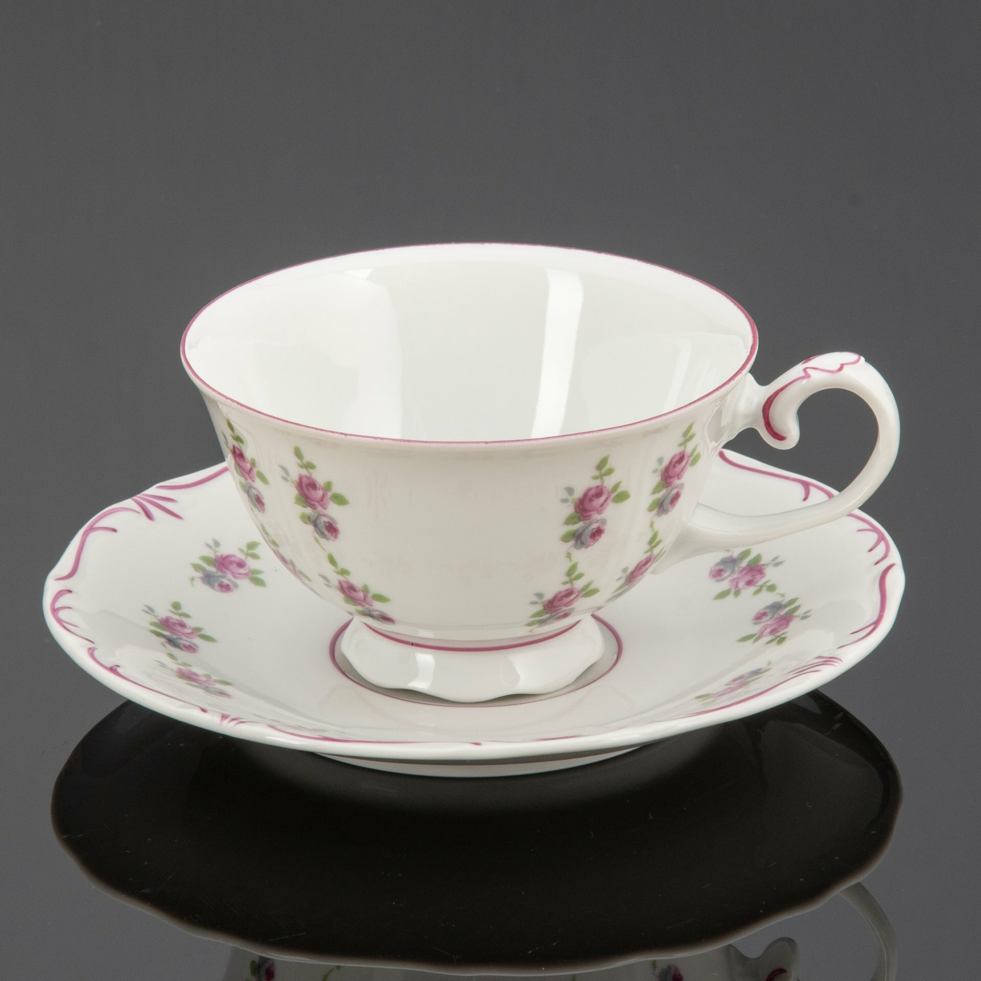 фото Пара чайная, украшенная декором в виде роз, фарфор, деколь, Reichenbach (Райхенбах)