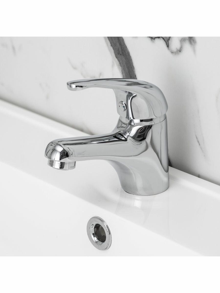 фото Смеситель для раковины с донным клапаном DANIEL MINI MT16605CR хром