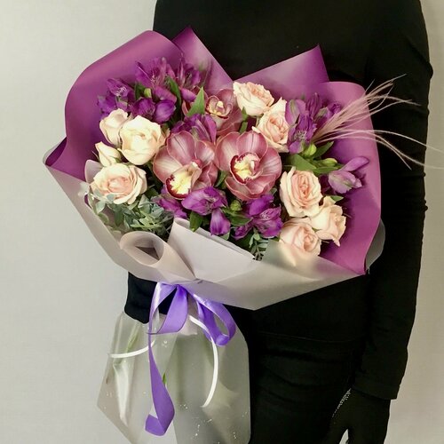 Изображение товара Букет с орхидеями, розами и альстромерией Дикая орхидея