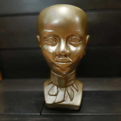 Статуэтка из гипса ваза кашпо голова Африканки золотого цвета из гипса