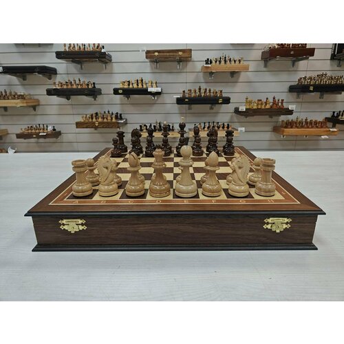 Шахматный ларец подарочный из мореного дуба Антик с резными фигурами с утяжелением шахматный ларец из мореного дуба средний