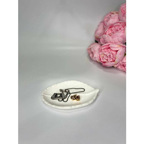 Подставка лист березы из гипса. Белый