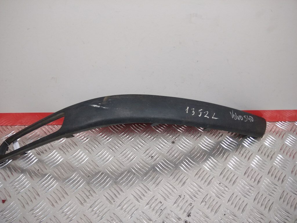 Накладка (молдинг) бампера переднего Volvo S40 V40 1 30621488 арт. 482494