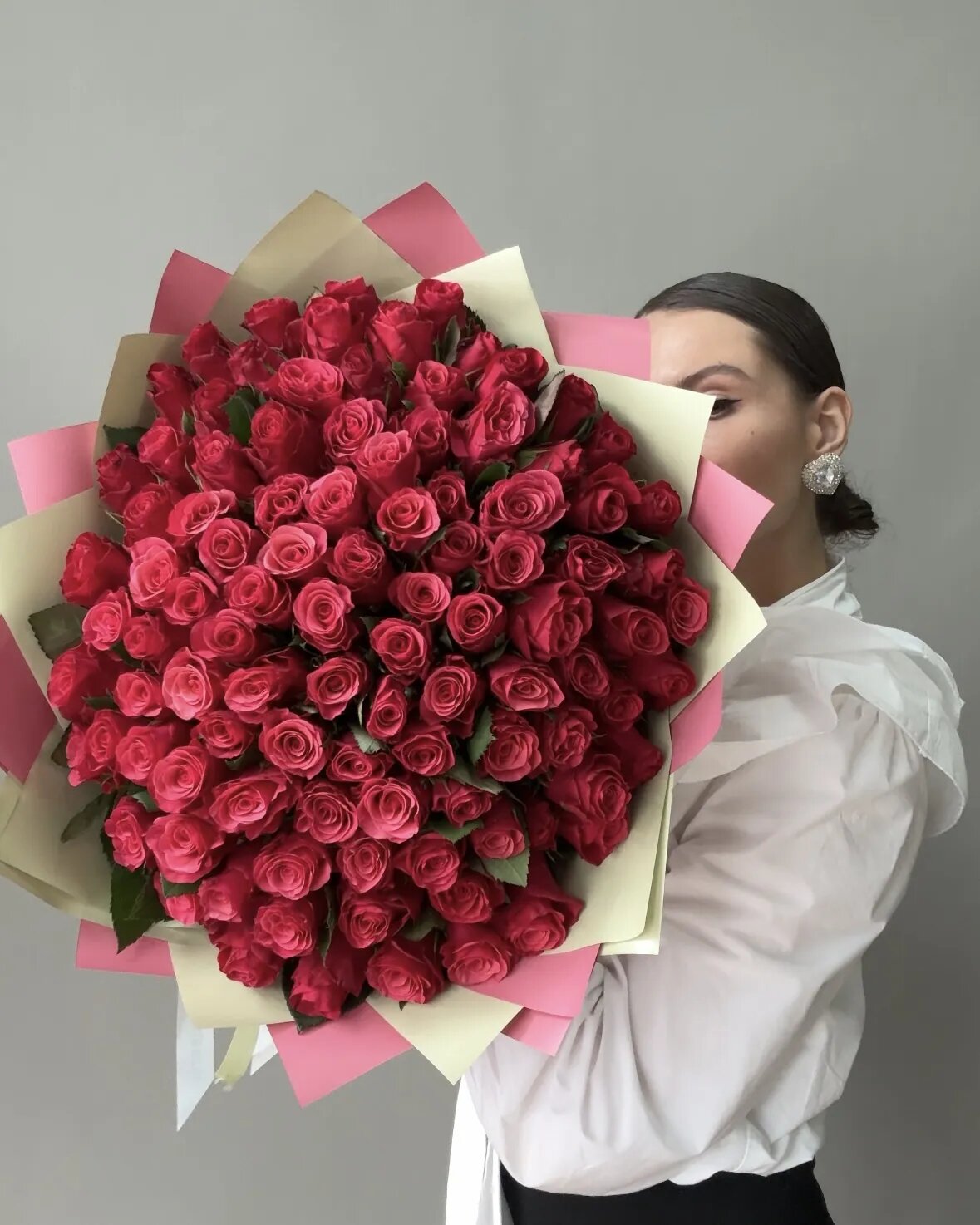 Букет цветов 101 малиновая роза в коробке и аквабоксе от "Простоцветы"
