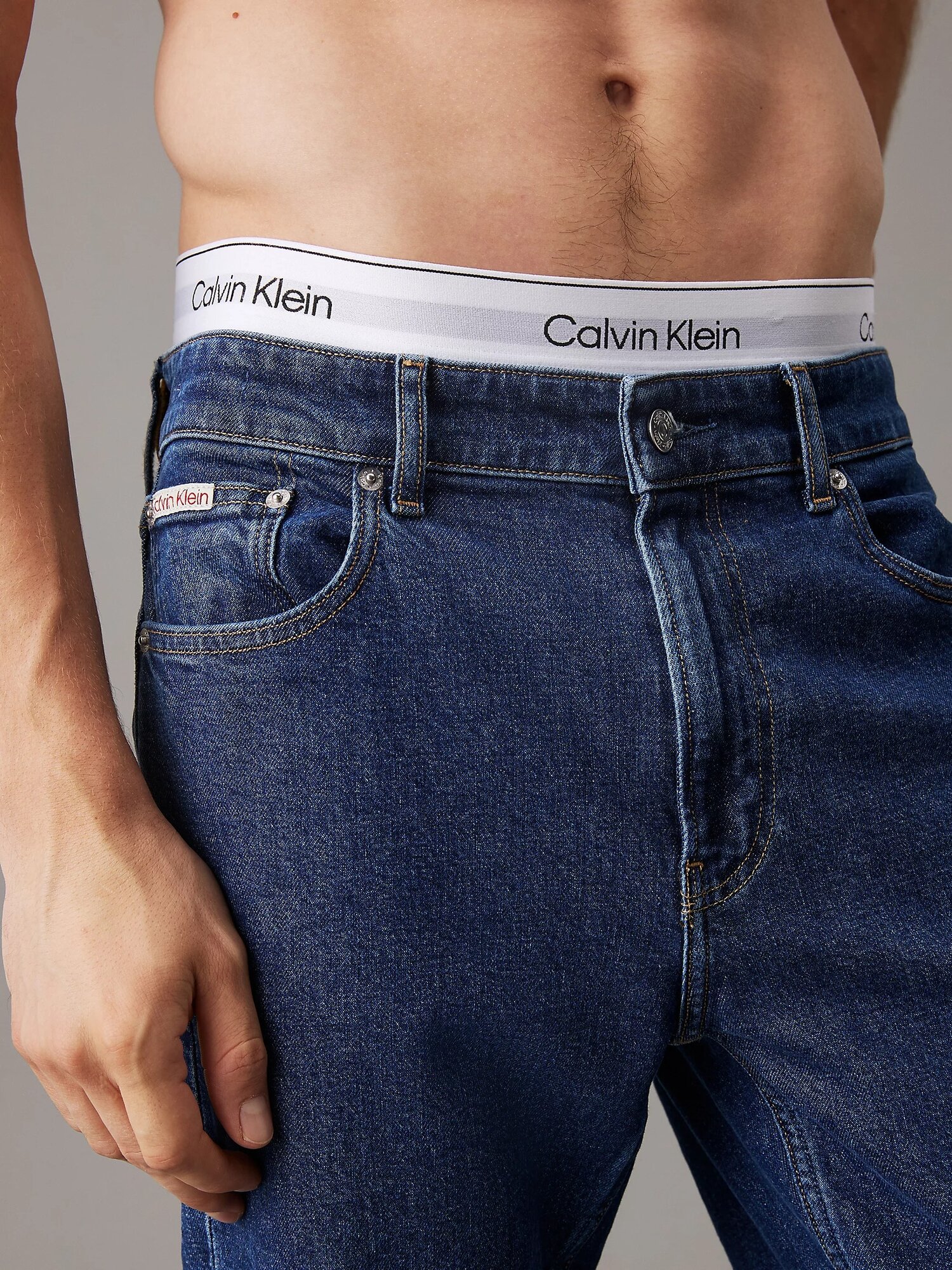 Джинсы зауженные Calvin Klein Jeans, размер 33 JEAN, синий — фото 1