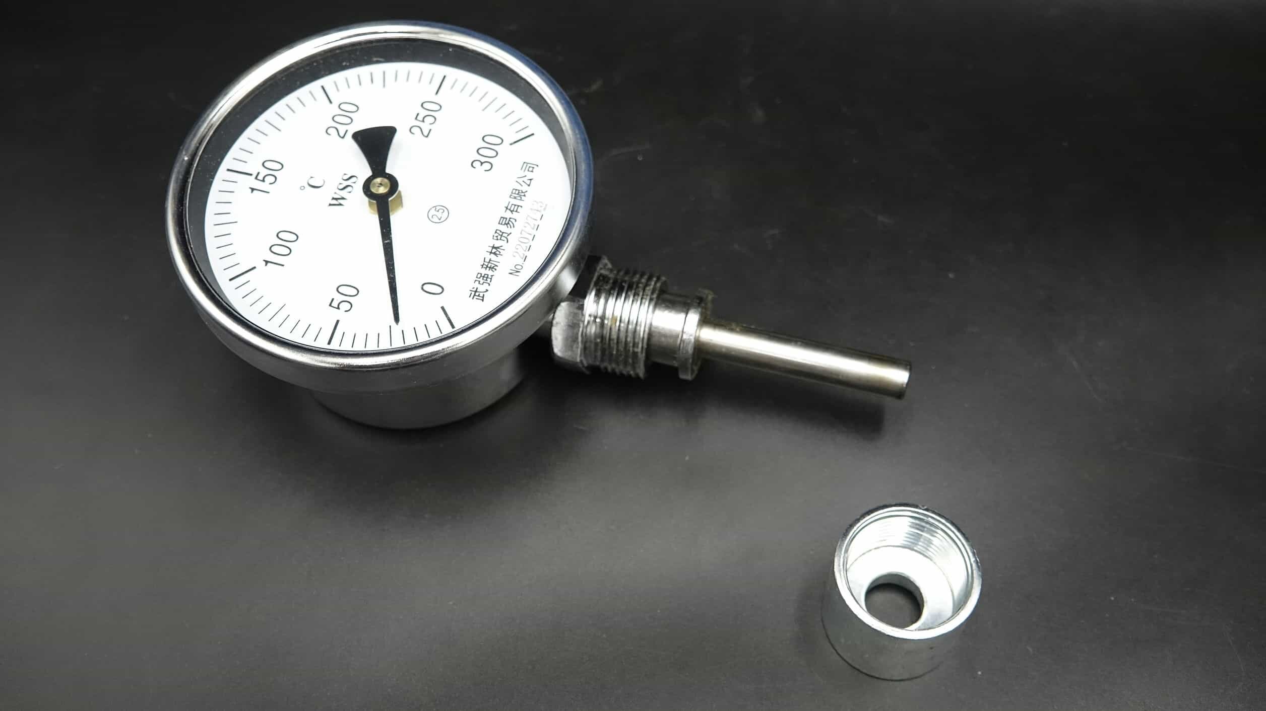 Биметаллический термометр 300°C+ резьбовая муфта вварная, датчик 50 мм