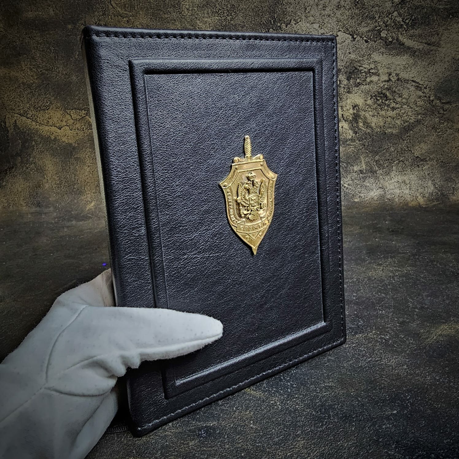 Ежедневник герб ФСБ РФ, натуральная кожа — фото 1