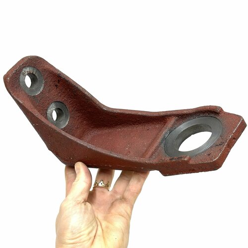 Кронштейн МТЗ правый кабины 80-6702069 без резьбовых отверстий 1400₽