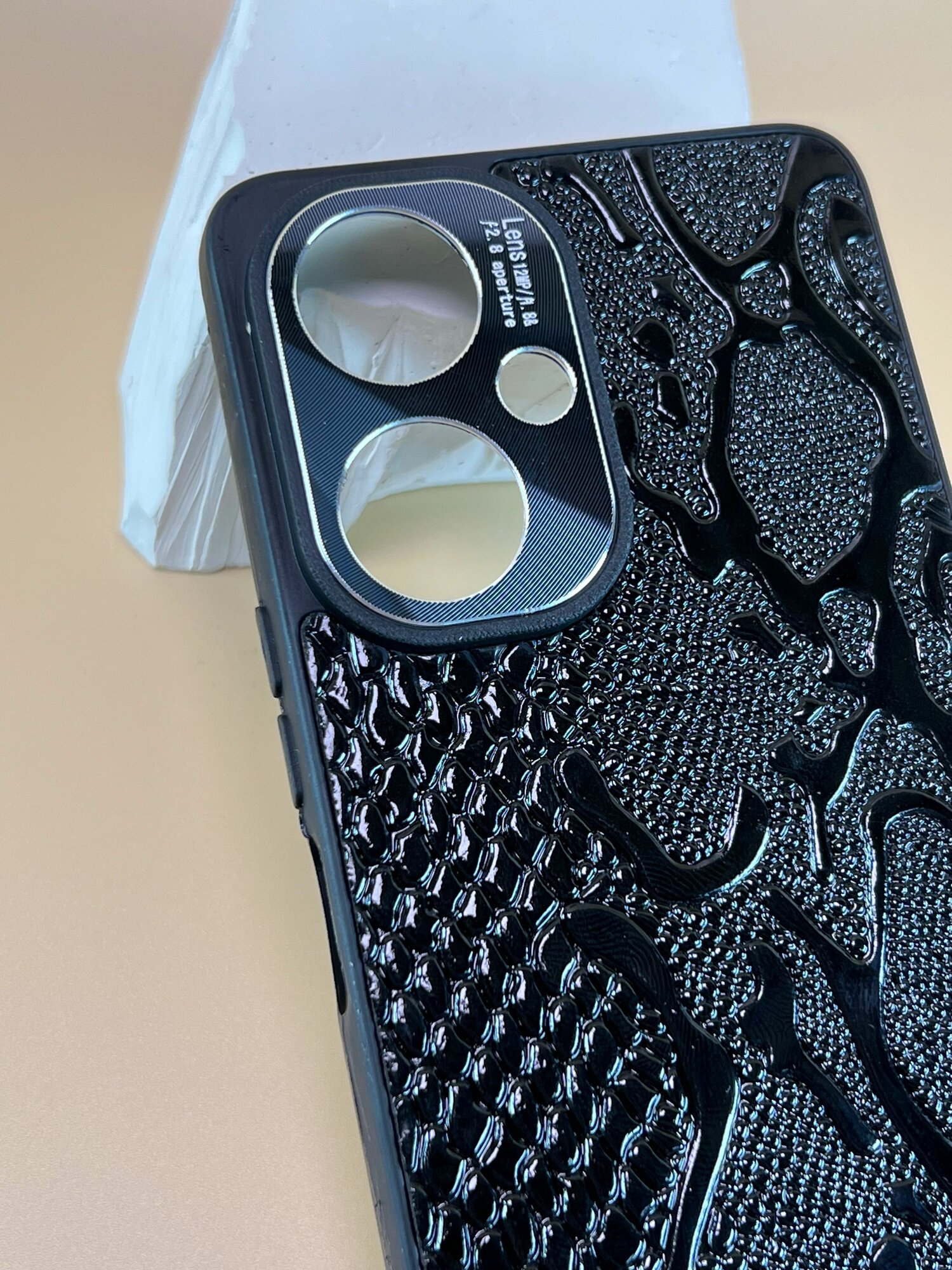 Чехол Tecno Camon 19 /Camon 19 Pro кожаный, с защитой камеры, Техно Камон 19 / Текно Камон 19 Про, змея, черный — фото 1