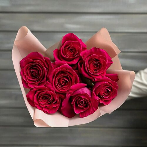 Изображение товара Монобукет Букет Маркет "Малиновые розы", Эквадор, 7 роз, высота 50см