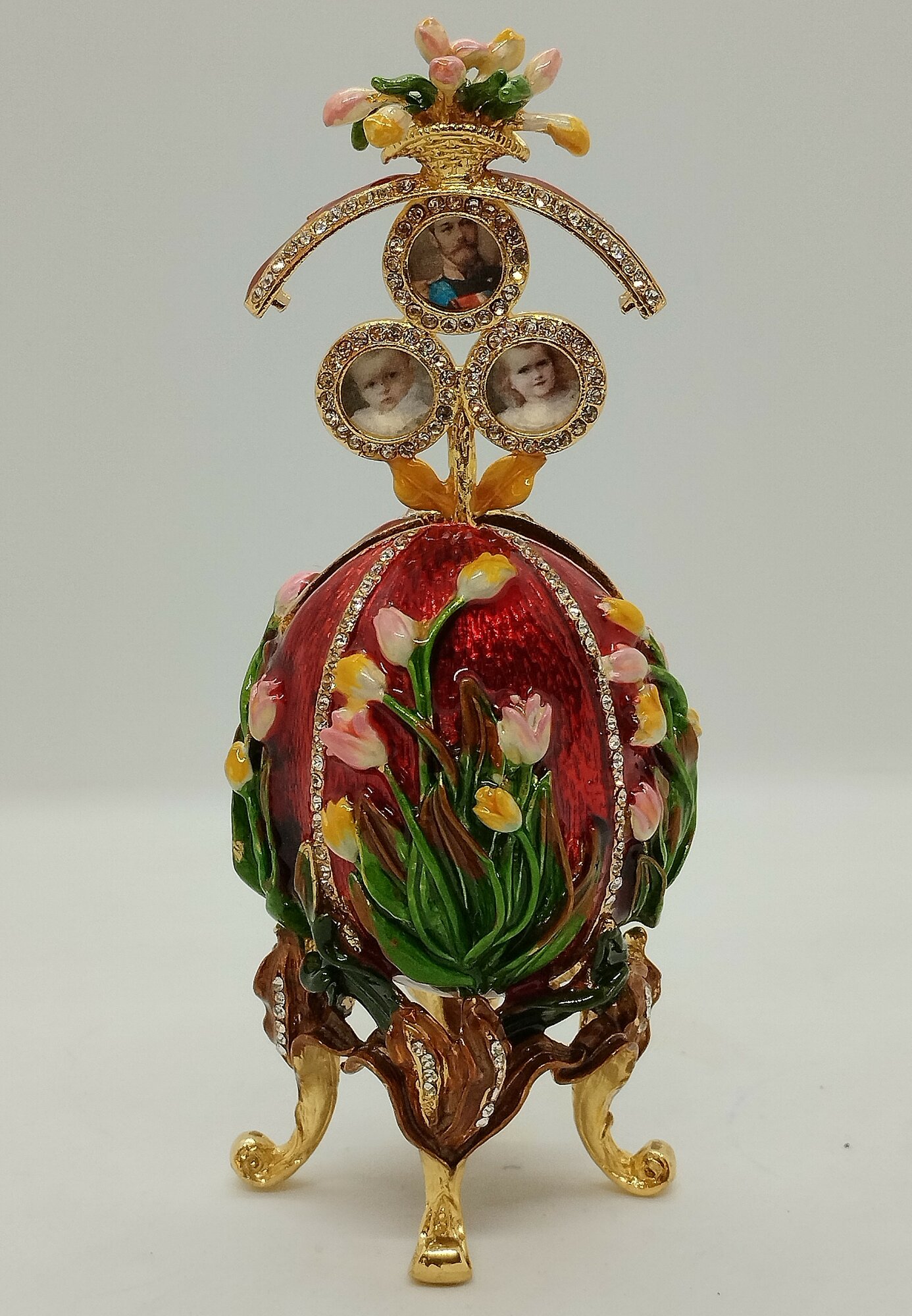 Яйцо Фаберже Ландыш с портретами, с жемчугом, красное, арт 344