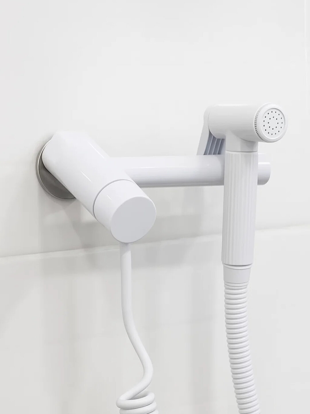 Универсальный смеситель с гигиеническим душем — компактное решение для комфорта и чистоты