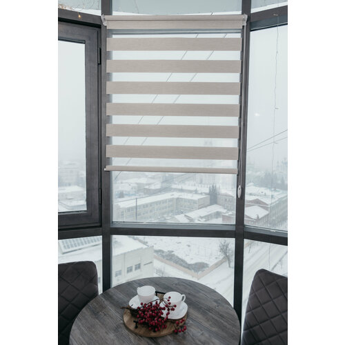 Рулонная штора белый лен на окна день ночь 60 (ширина)X 180 (высота).