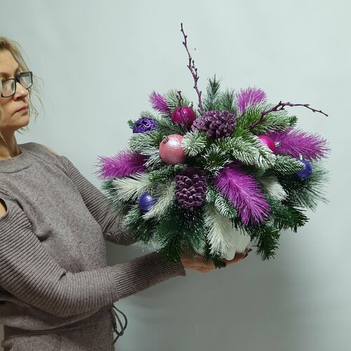 Большая Новогодняя композиция, дизайнерская в кашпо. Искусственные, декоративные цветы, хвойные, еловые веточки для декора