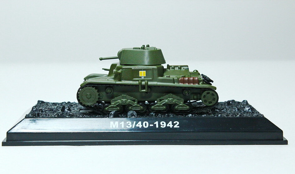 Масштабная модель 1/72, Итальянский танк M13/40 — фото 1