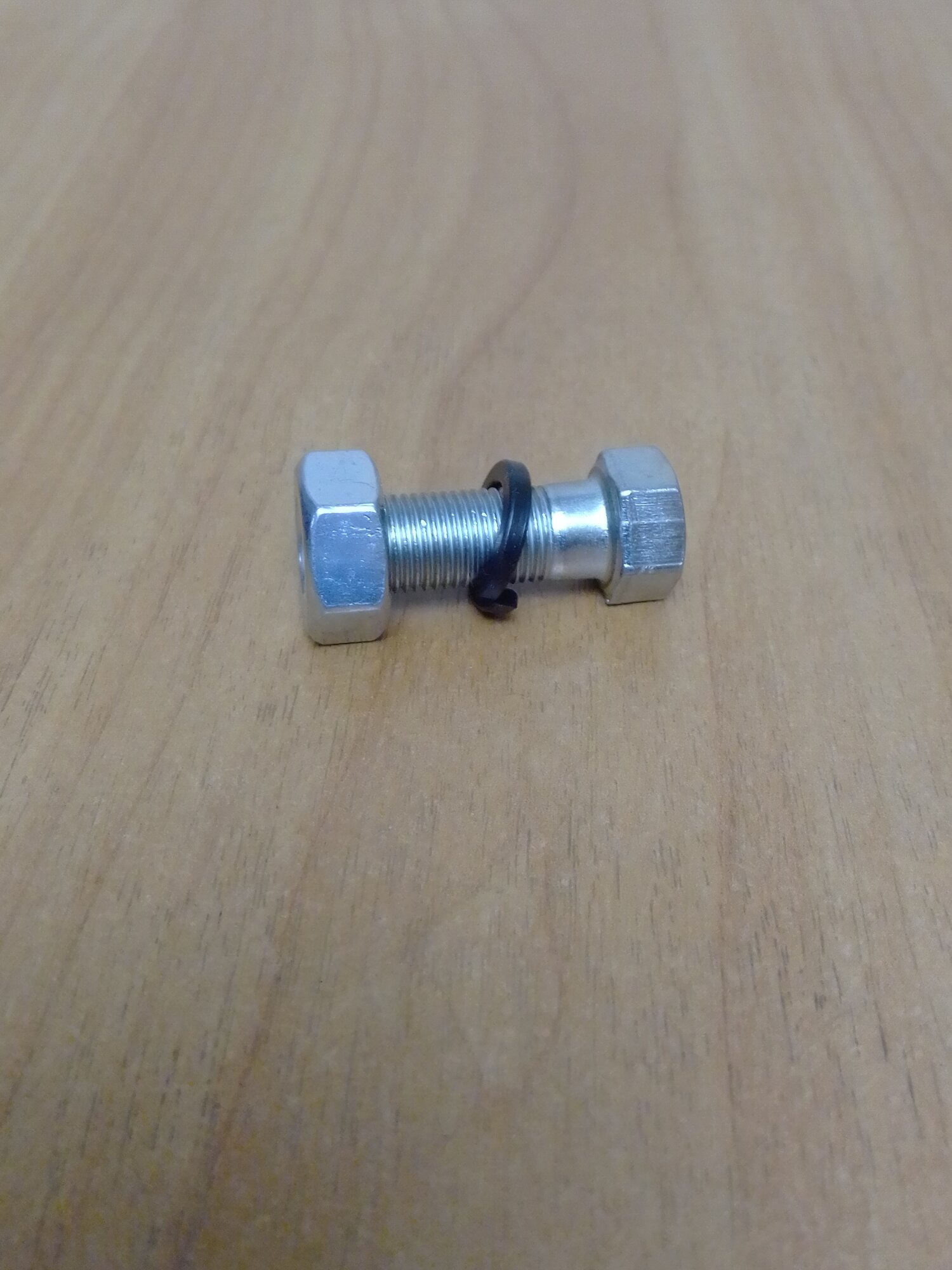 фото 290784-п29 . Болт М10х1х30 в сборе с гайкой и гровером для автомобилей (кардана Волга, Газель, УАЗ и др.). Красная Этна