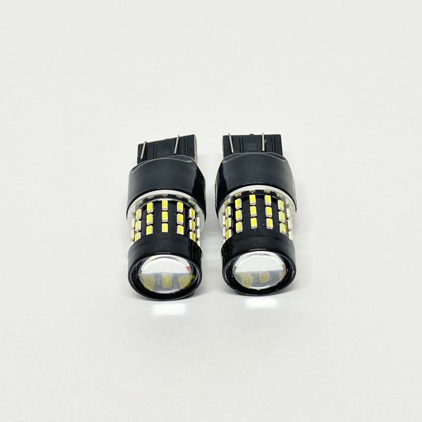 фото Светодиодные LED ДХО для Лада Веста / Гранта / Ларгус, W21/5W, комплект 2 шт.