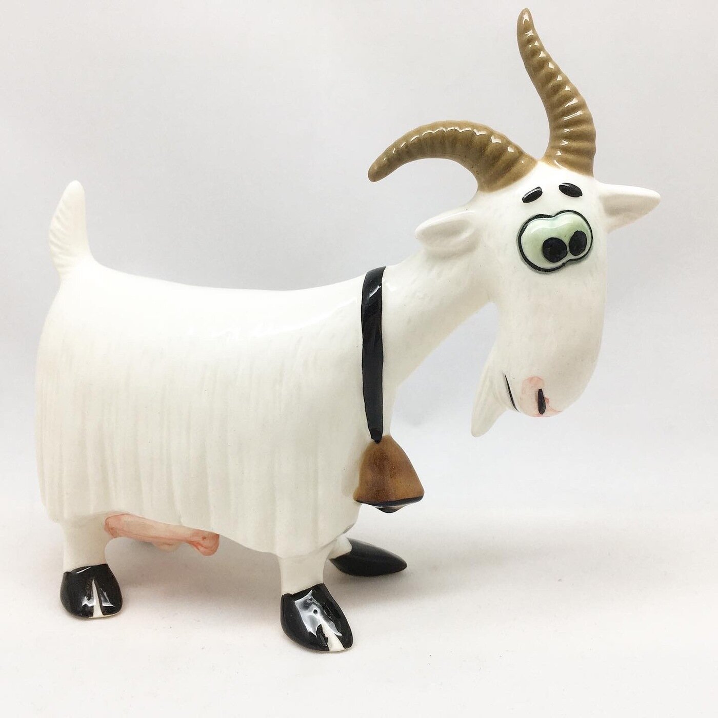 фото Фарфоровая статуэтка козы, подарок, сувенир, козочка