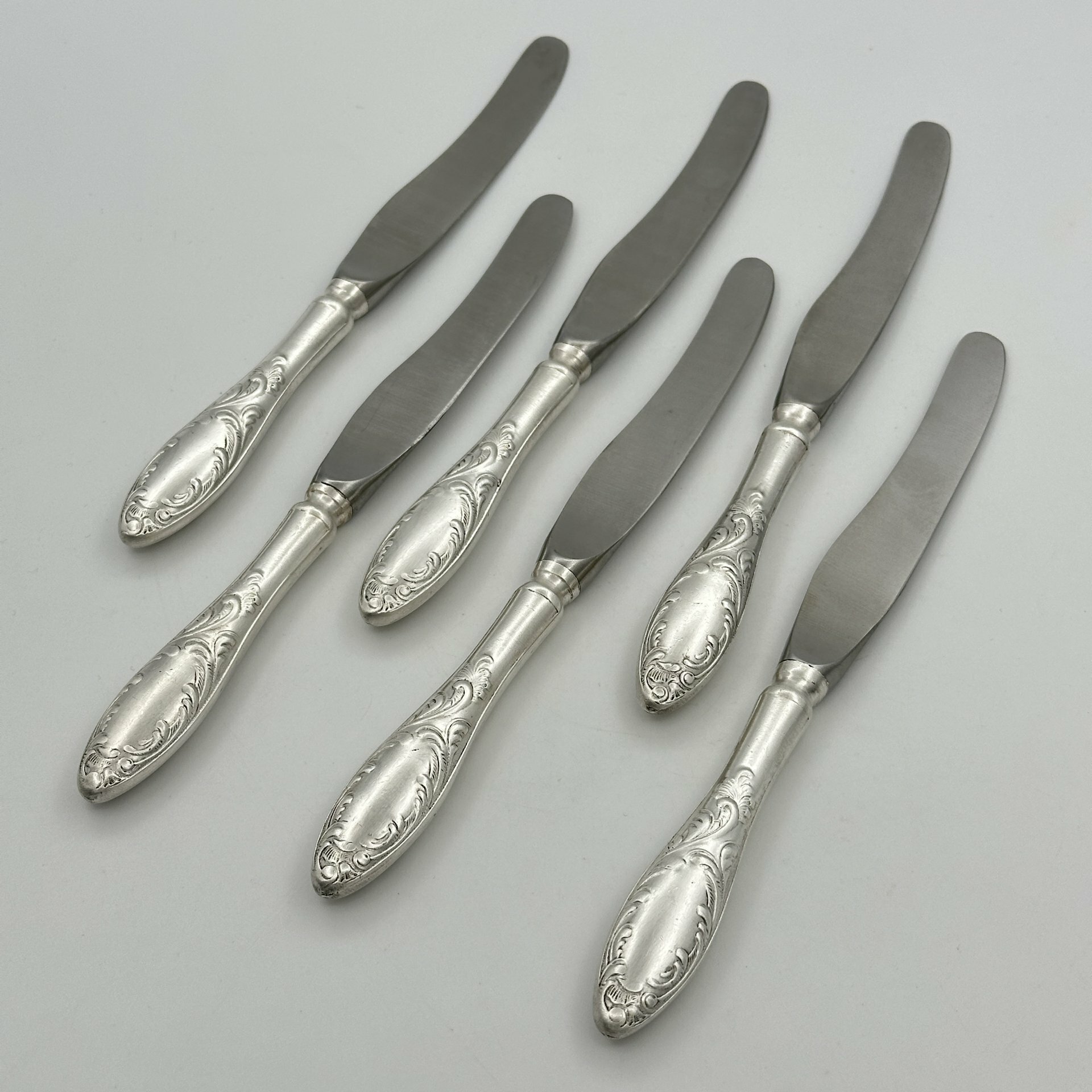 фото Набор столовых ножей на 6 персон, мельхиор (медь-никель), СССР, 1970-1990 гг.