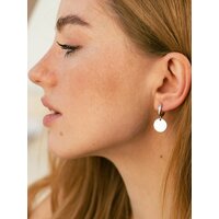 Минималистичные и элегантные серебряные серьги "Монетки" - идеальный выбор для женщин, которые хотят подчеркнуть свою женственность  ...