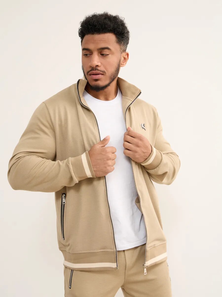 Костюм спортивный