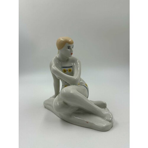 Фарфоровая Статуэтка 