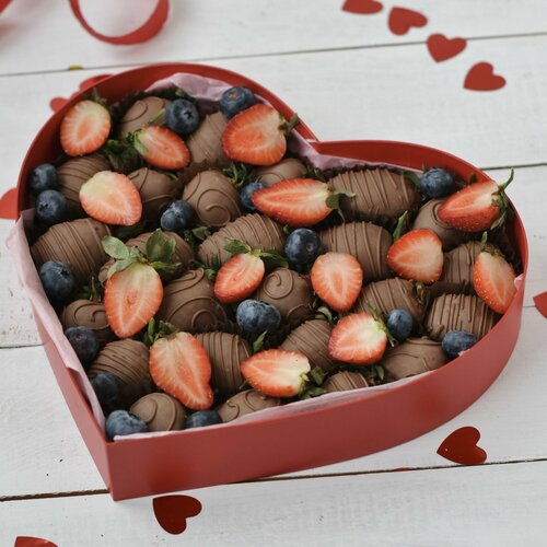 Клубника в бельгийском шоколаде Сердце Классика сладкий подарок 4750₽