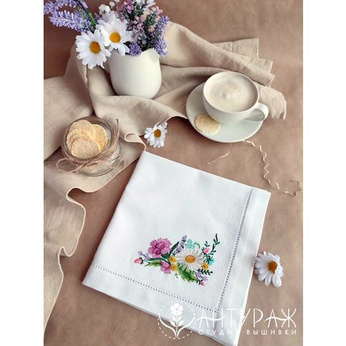 Текстильный сувенир Льняная салфетка с вышивкой и мережкой 4343см от ANTURAG-VISHIVKA 750₽