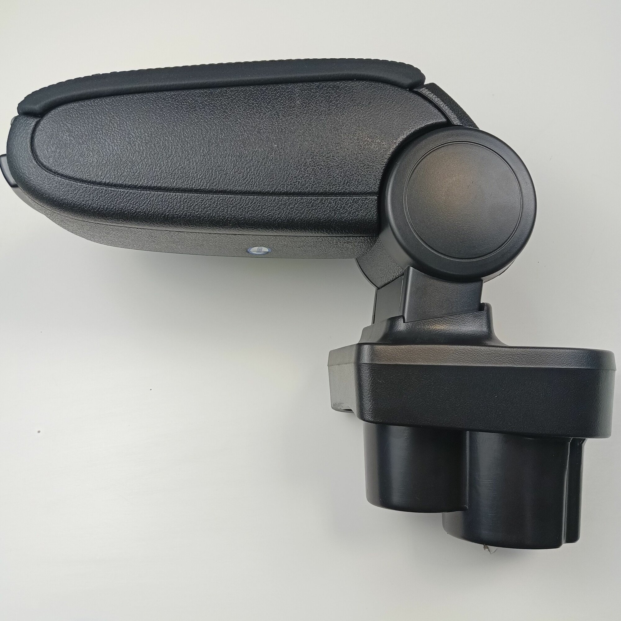 Подлокотник вставной в подстаканник VW Polo 6 лифтбек 2020- / Skoda Rapid 2013- черный