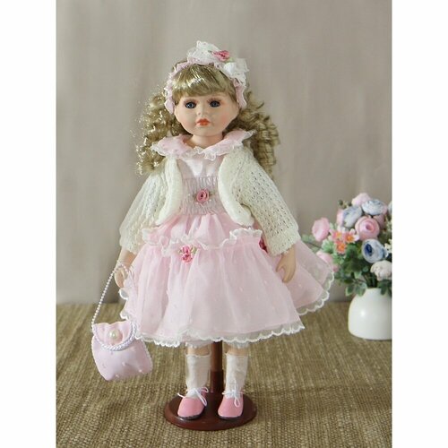 Polly Dolls YF-18613 Кукла фарфоровая 16- на подставке polly dolls