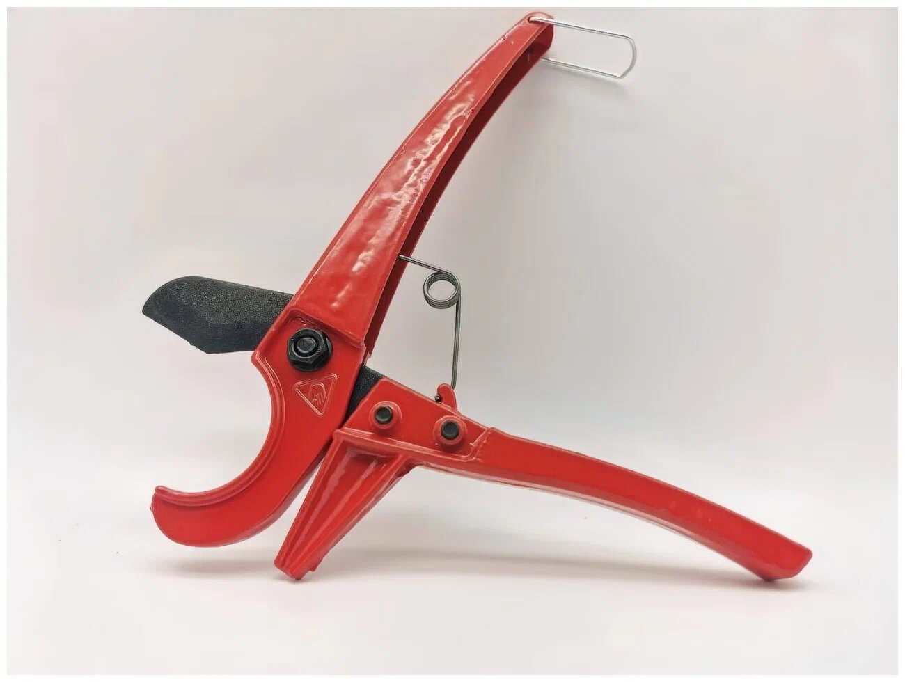 Ножницы для металлопластиковых и PPR труб 16-32 мм, красные ViEiR арт. VER816