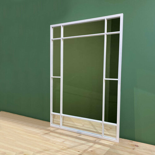 Зеркало на стену в белой металлической раме интерьерное в прихожую