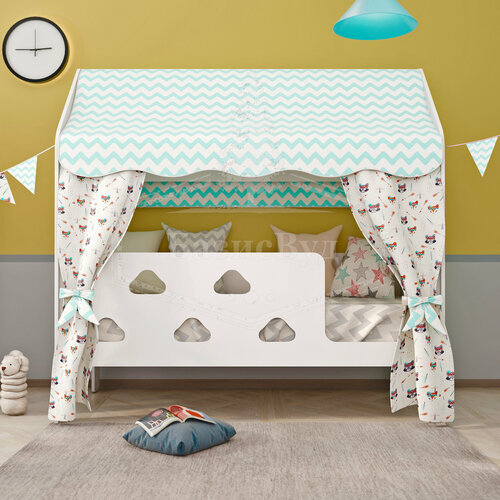 Кровать детская домик с текстилем (светлый, со зверятами, вход справа) 