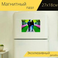 Магнитный пазл "Тюльпаны в парке, где гуляют влюбленные" для интерьера, 38х26 см.