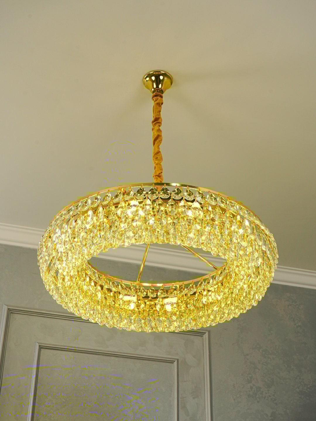 Люстра подвесная, хрустальная, с регулировкой высоты, 2 формы: круг и овал, с цоколем Е14 круг 55 см, Золотой — фото 1