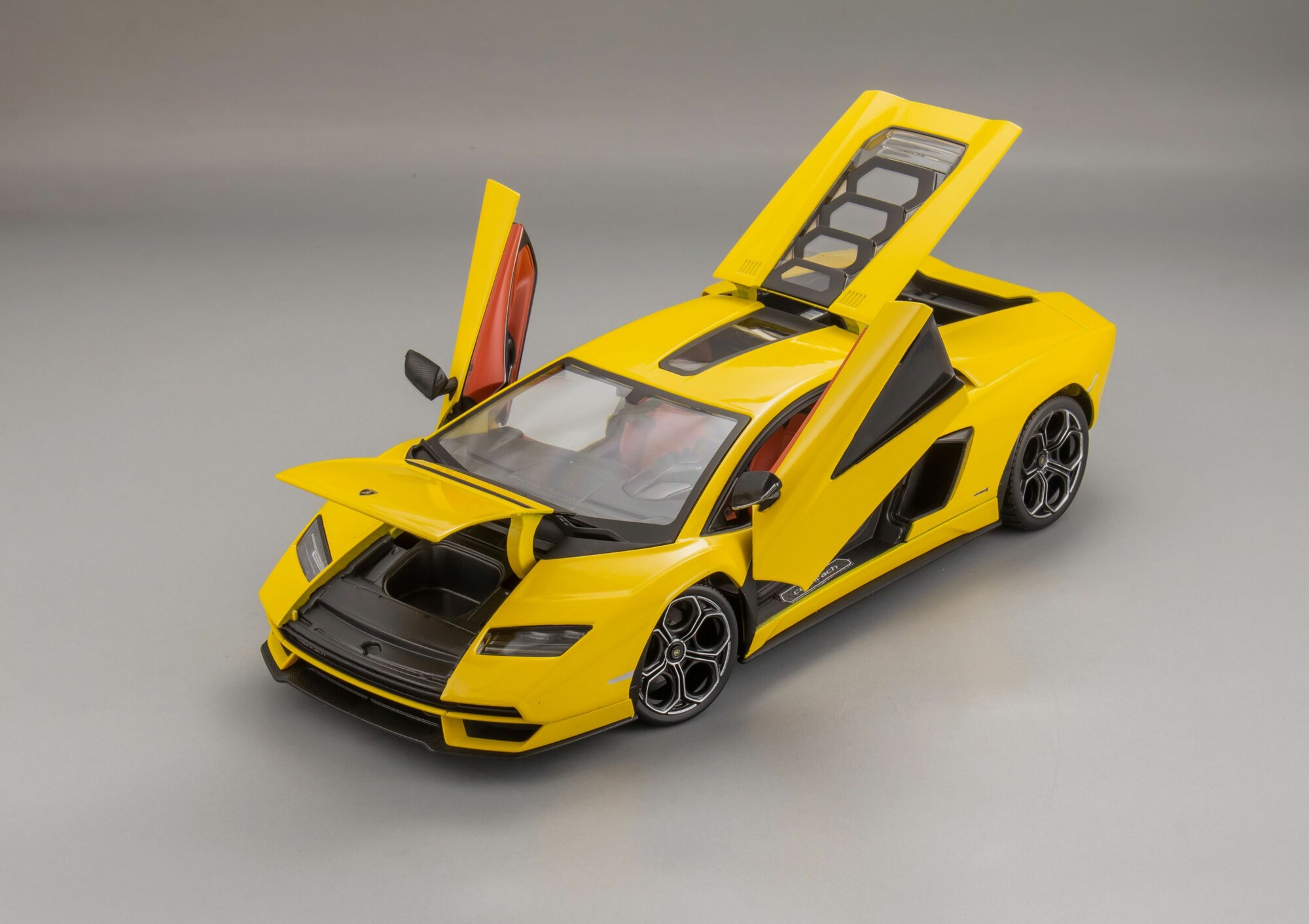 Коллекционная масштабная модель 1:18 Lamborghini Countach LPi 800-4 - 2021 от Maisto — фото 1