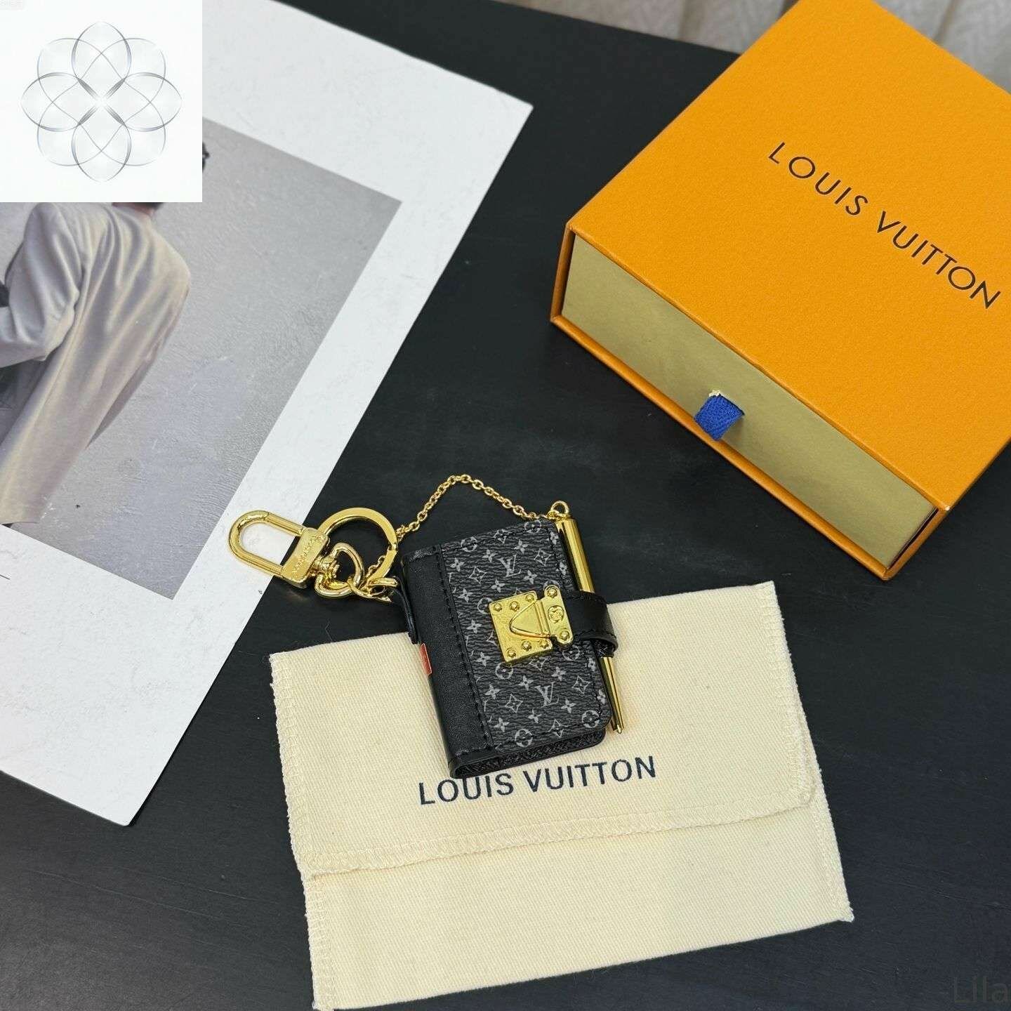 Louis Vuitton Подвеска для брелка для сумки Lila