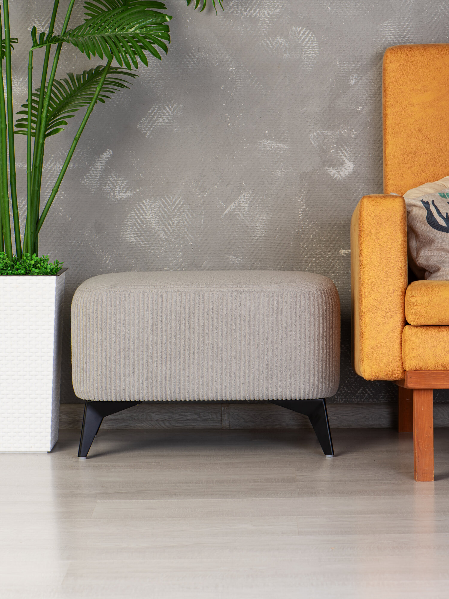 Пуфик на ножках Монца, велюр, 35х40х60 см, нагрузка до 150кг, ножки металл