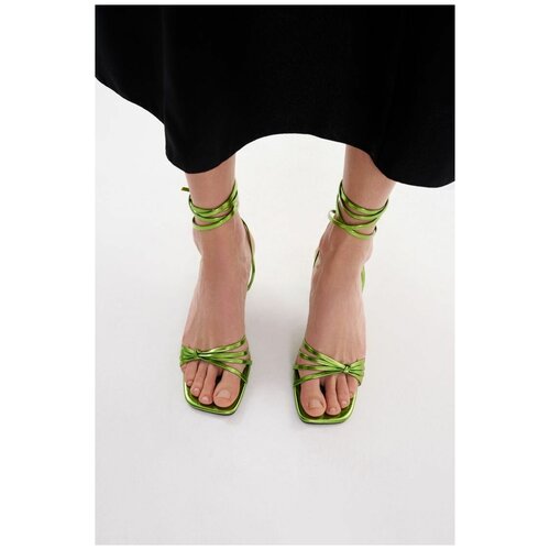 фото Босоножки женские на каблуке кожаные lera nena