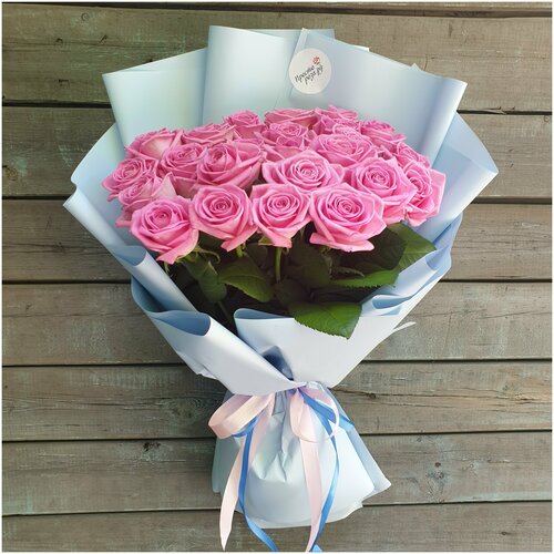 Розы Премиум 25 шт розовые высота 50 см в голубой упаковке арт.11583 - Просто роза ру