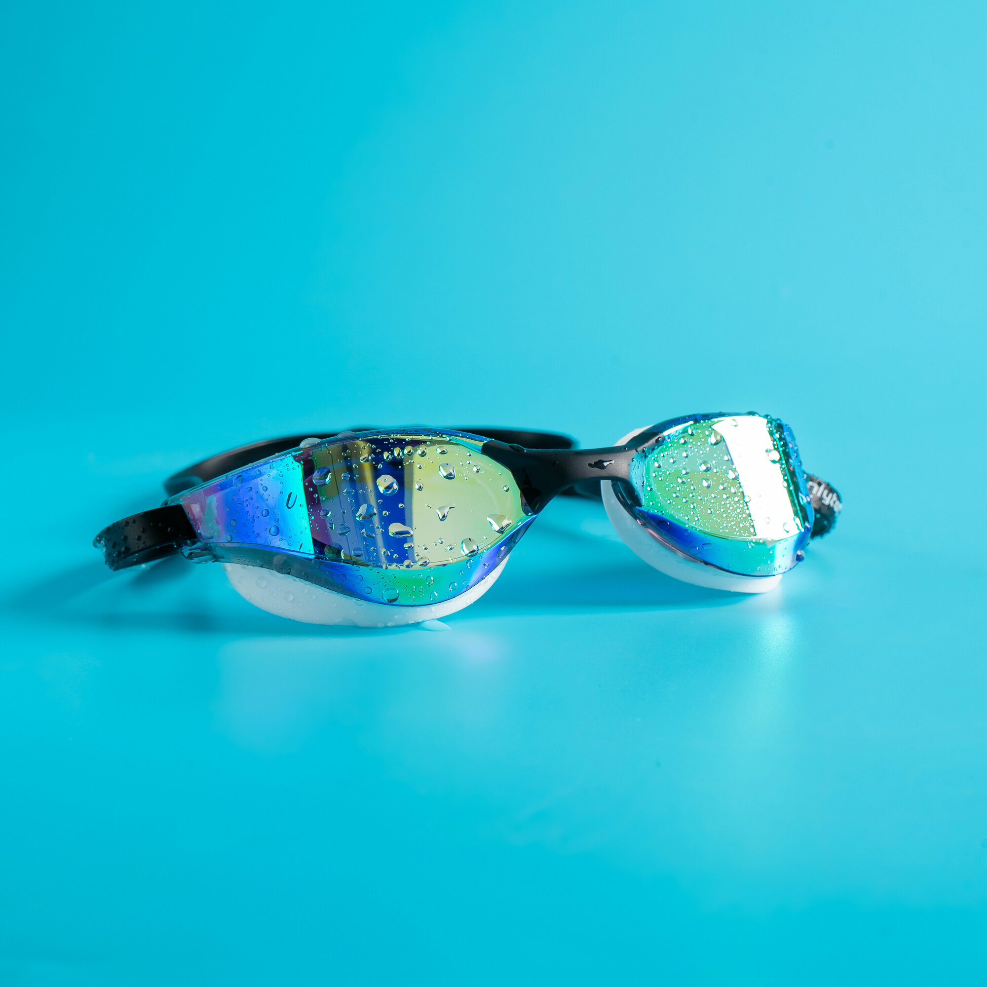 Очки для плавания взрослые + набор носовых перемычек, с зеркальным радужным покрытием, цвет чёрный