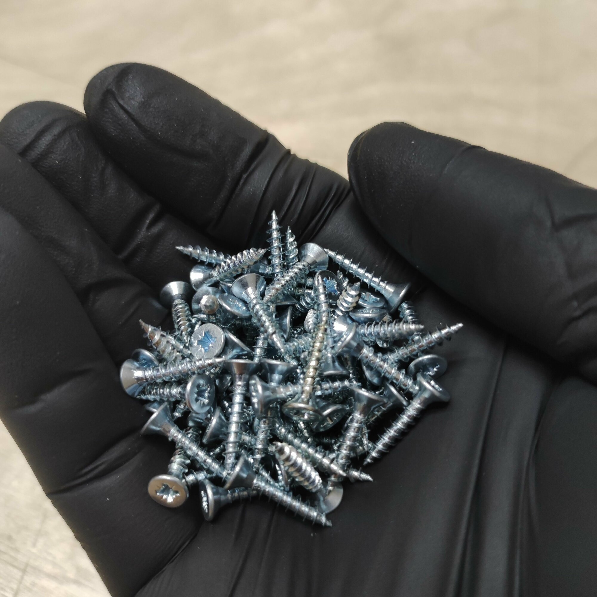 фото Шуруп - саморез 3*16мм декоративный (цвет - хром) - 50 штук