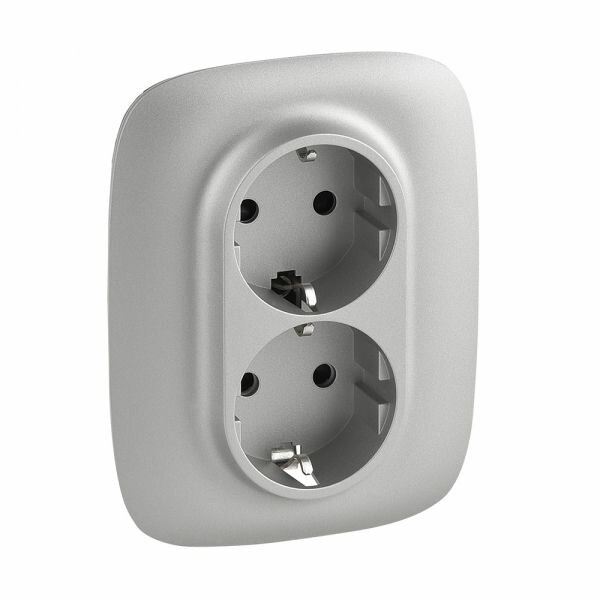 Legrand Valena ALLURE DIY Алюминий Розетка 2-ая с/з с защитными шторками безвинт. зажим 753926 1 шт.