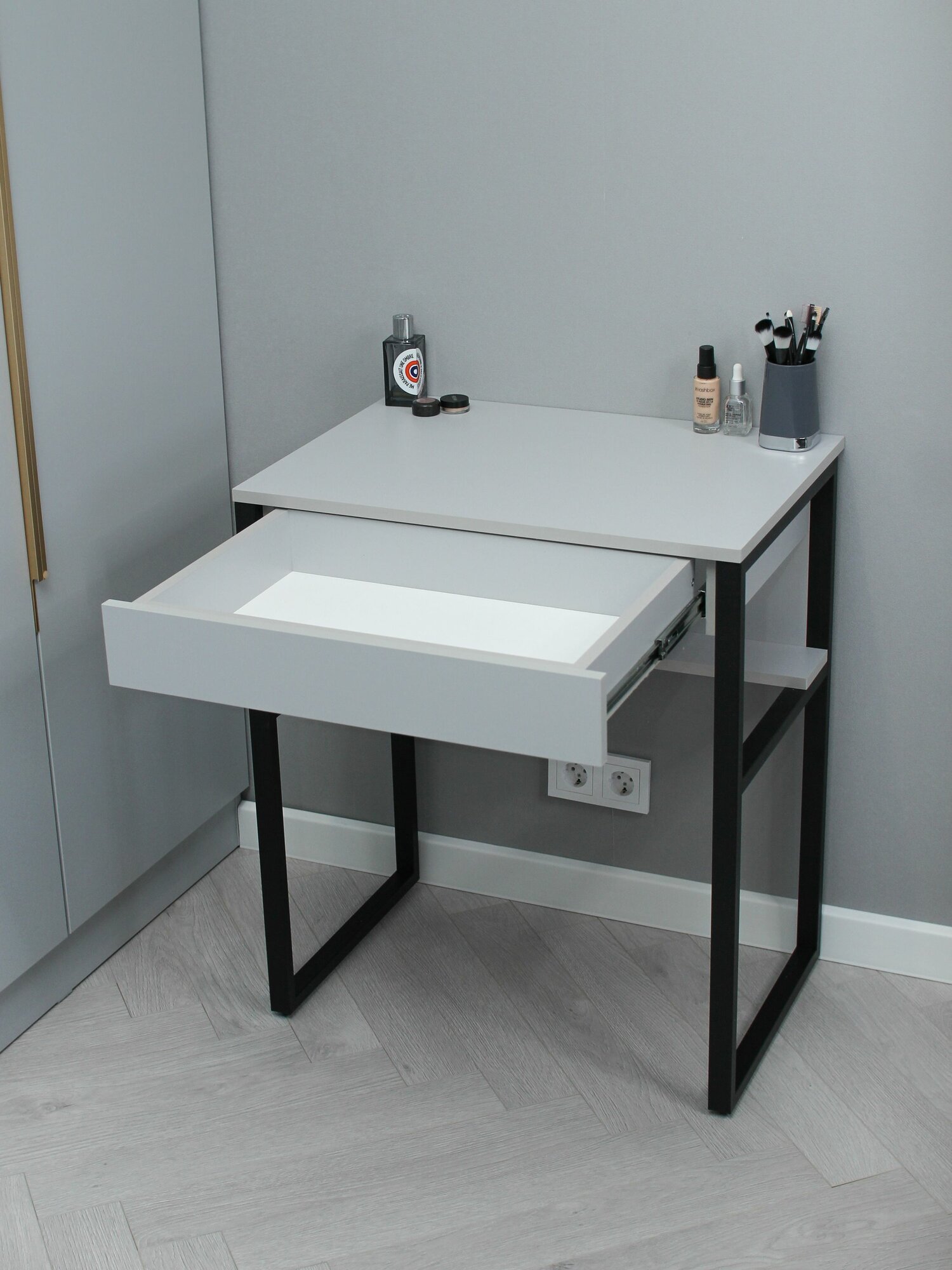 фото Стол туалетный макияжный LOFT-65 (графит)